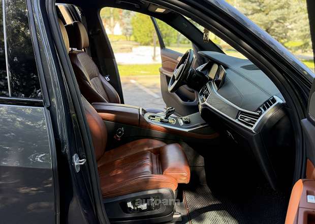 BMW X7 2021 — photo 11