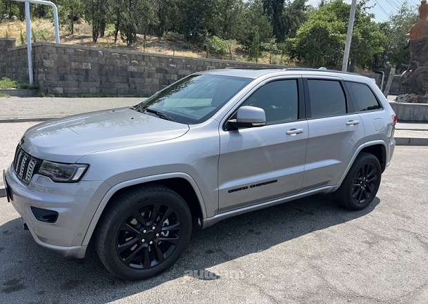 Jeep Grand Cherokee 2017 — լուսանկար 4