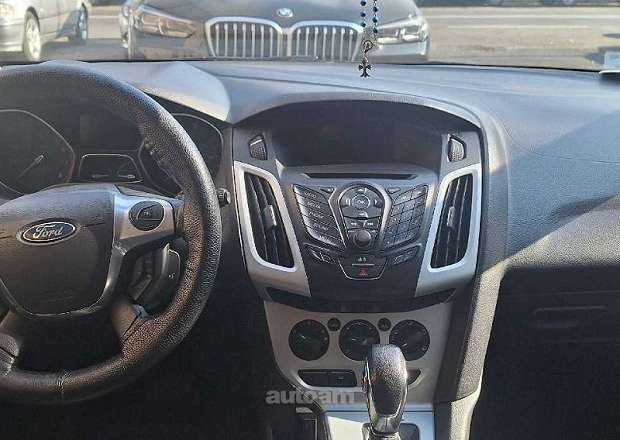 Ford Focus 2013 — լուսանկար 9