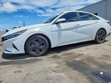 Hyundai Elantra  2021 