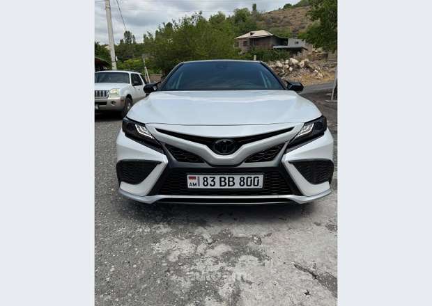 Toyota Camry 2022 — լուսանկար 2