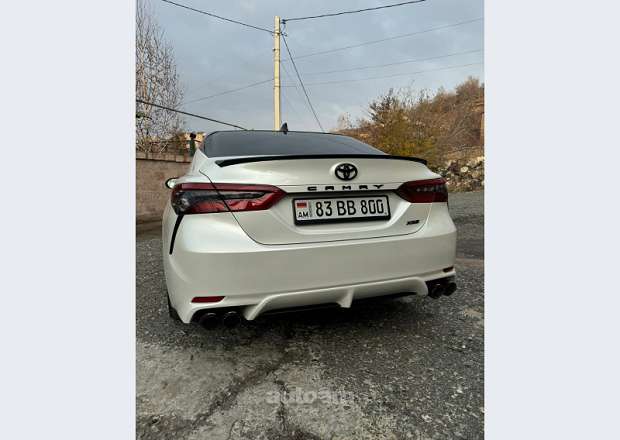 Toyota Camry 2022 — լուսանկար 3