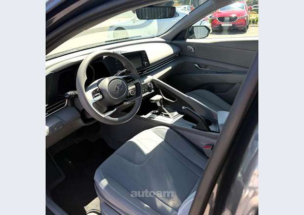 Hyundai Elantra 2022 — photo 4