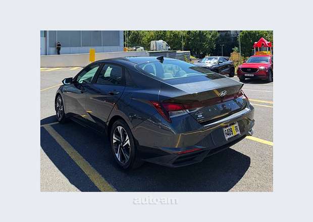 Hyundai Elantra 2022 — photo 12