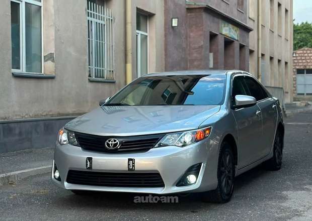 Toyota Camry 2012 — լուսանկար 1