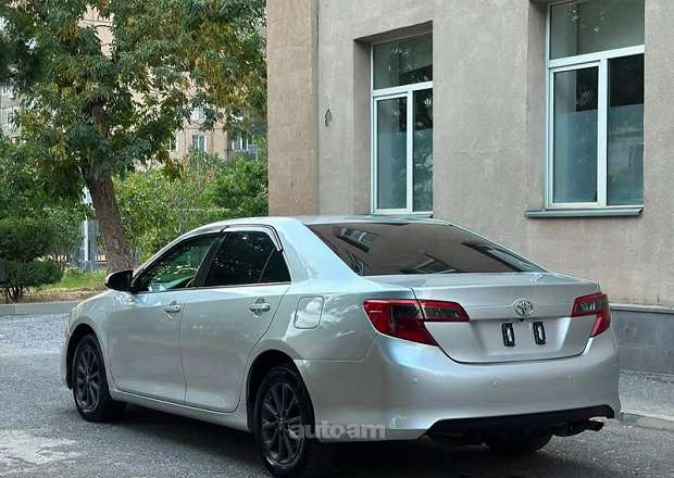 Toyota Camry 2012 — լուսանկար 4