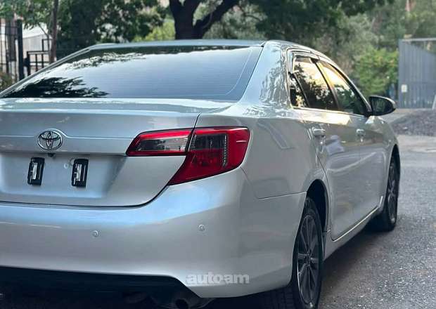 Toyota Camry 2012 — լուսանկար 5