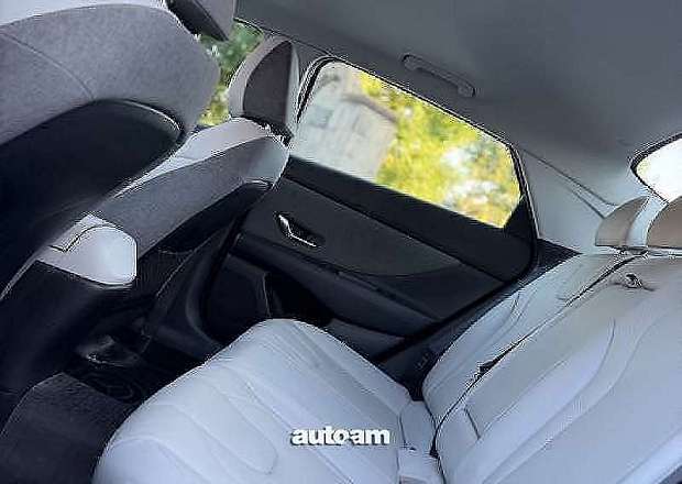 Hyundai Elantra 2022 — լուսանկար 10