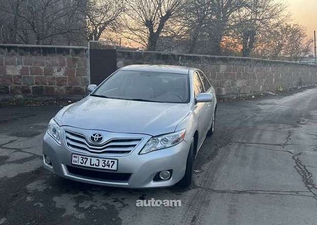 Toyota Camry 2011 — լուսանկար 2