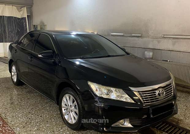 Toyota Camry 2012 — լուսանկար 1