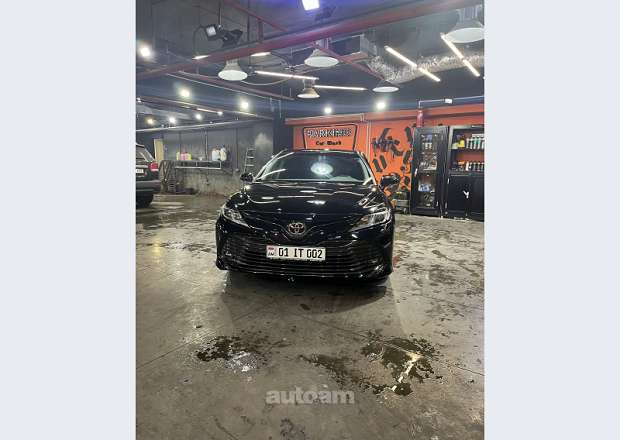 Toyota Camry 2019 — լուսանկար 2
