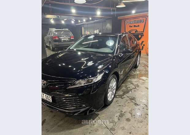 Toyota Camry 2019 — լուսանկար 1