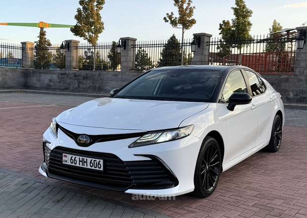 Toyota Camry 2022 — photo 1