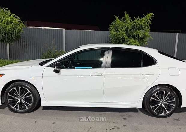 Toyota Camry 2018 — լուսանկար 11