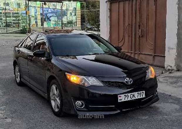 Toyota Camry 2013 — photo 2
