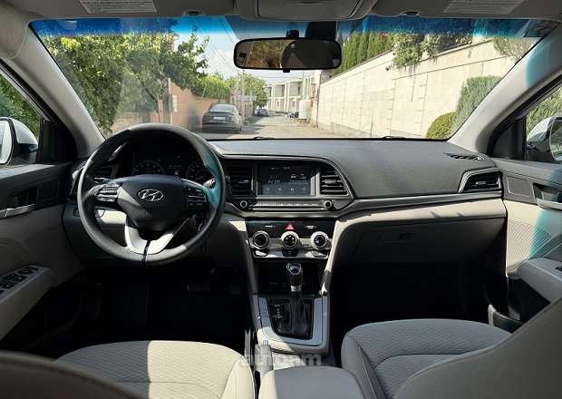Hyundai Elantra 2018 — լուսանկար 6