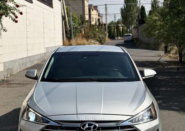 Hyundai Elantra 2018 — լուսանկար 3