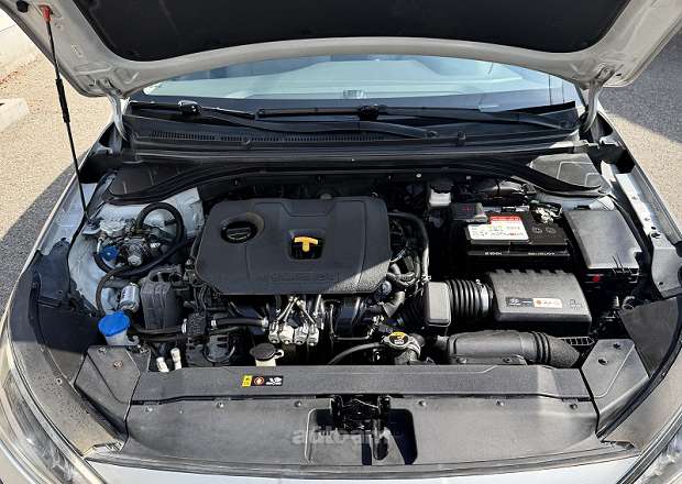 Hyundai Elantra 2018 — լուսանկար 7