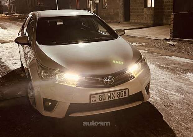 Toyota Corolla 2013 — լուսանկար 1