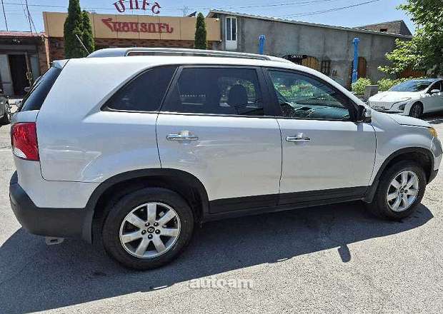 Kia Sorento 2010 — photo 8