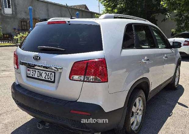 Kia Sorento 2010 — photo 4