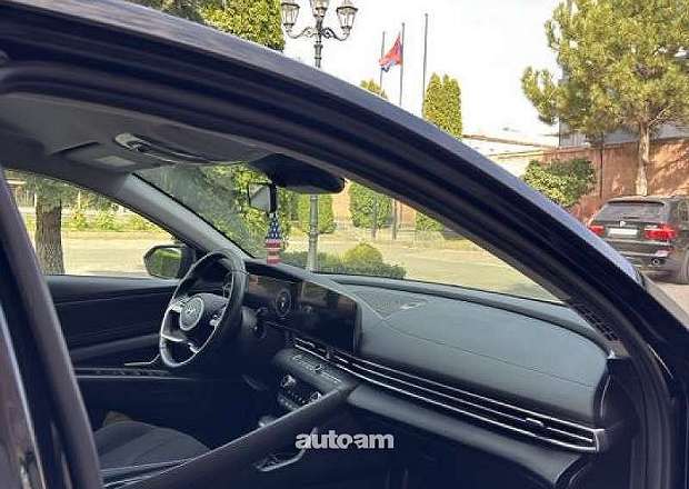 Hyundai Elantra 2023 — լուսանկար 10