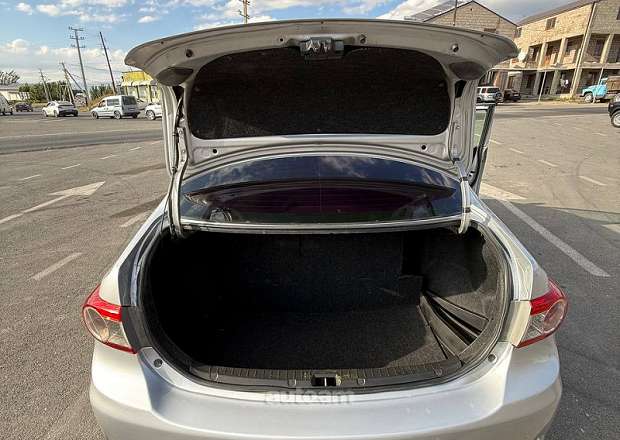 Toyota Corolla 2011 — photo 8