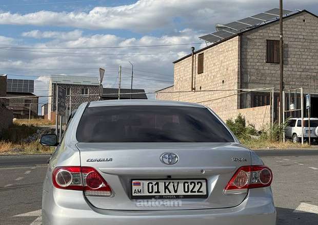 Toyota Corolla 2011 — photo 2