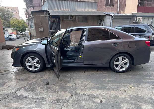 Toyota Camry 2014 — լուսանկար 3