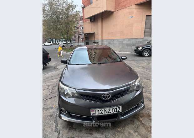 Toyota Camry 2014 — լուսանկար 1