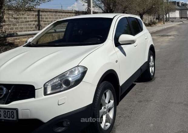 Nissan Qashqai 2012 — լուսանկար 2