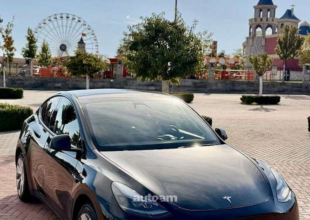 Tesla Model Y 2024 — photo 1