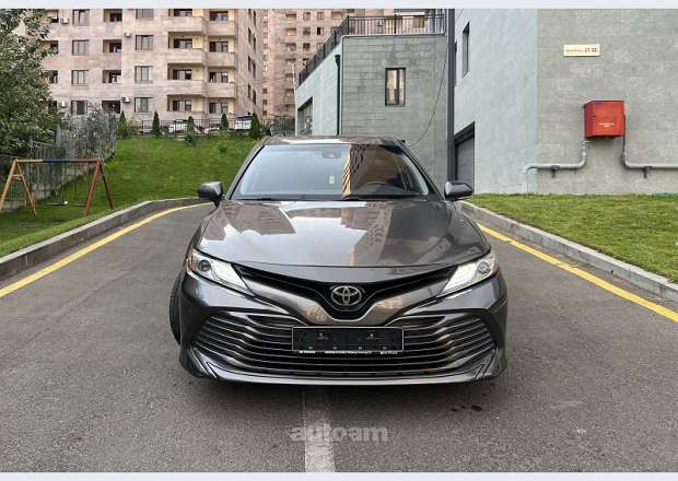 Toyota Camry 2018 — фото 2