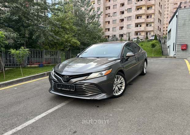 Toyota Camry 2018 — фото 1