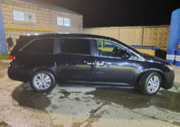 Honda Odyssey 2016 — լուսանկար 1