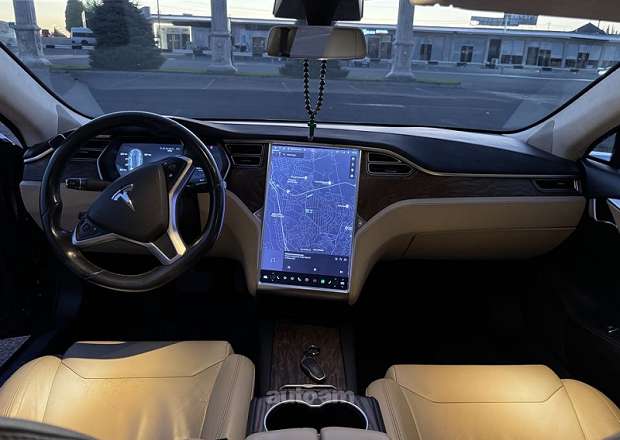 Tesla Model S 2017 — фото 13