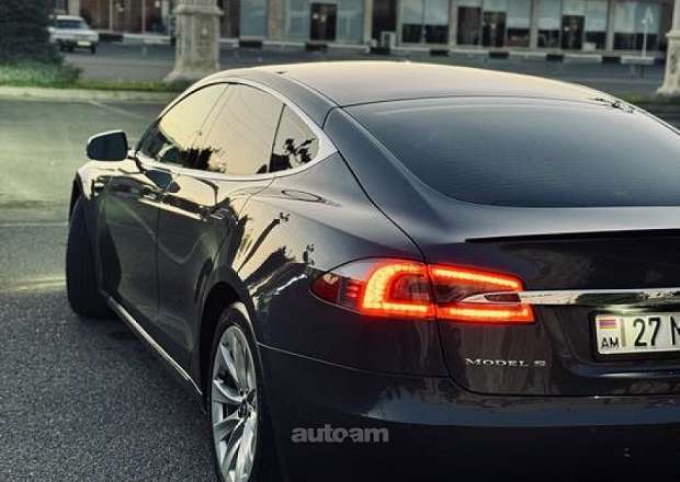 Tesla Model S 2017 — фото 8