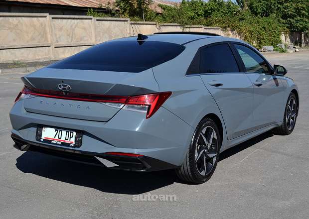Hyundai Elantra 2021 — լուսանկար 15