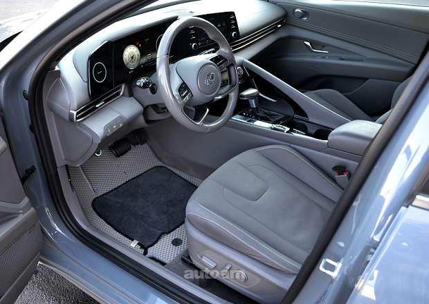 Hyundai Elantra 2021 — լուսանկար 12