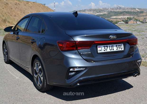 Kia Forte 2020 — լուսանկար 15