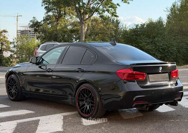 BMW 330 2018 — լուսանկար 4