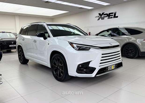 Lexus TX