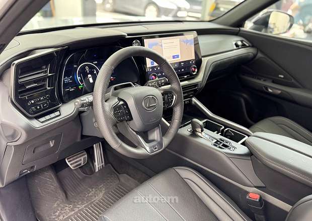 Lexus TX