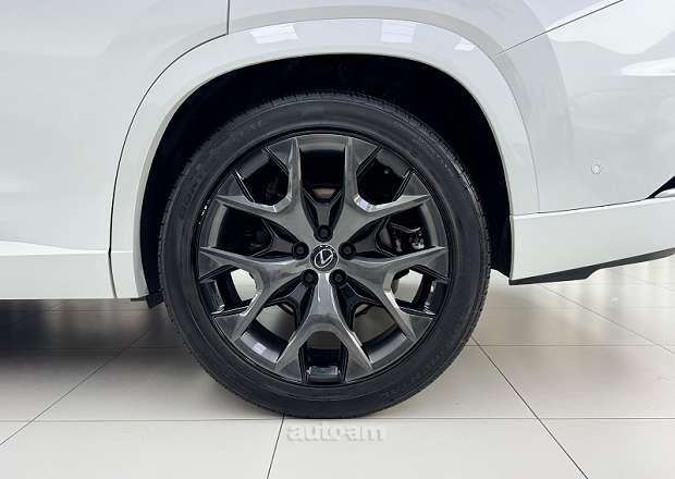 Lexus TX