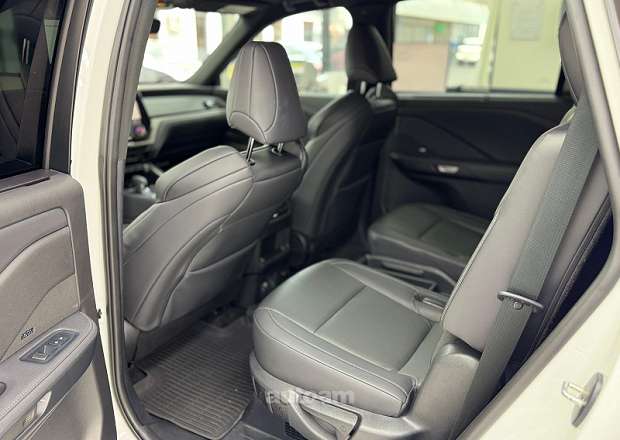 Lexus TX