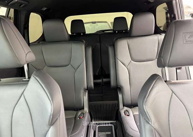 Lexus TX