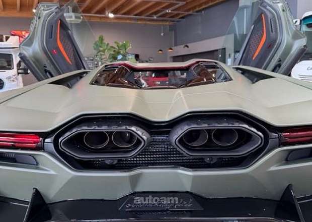 Lamborghini Revuelto