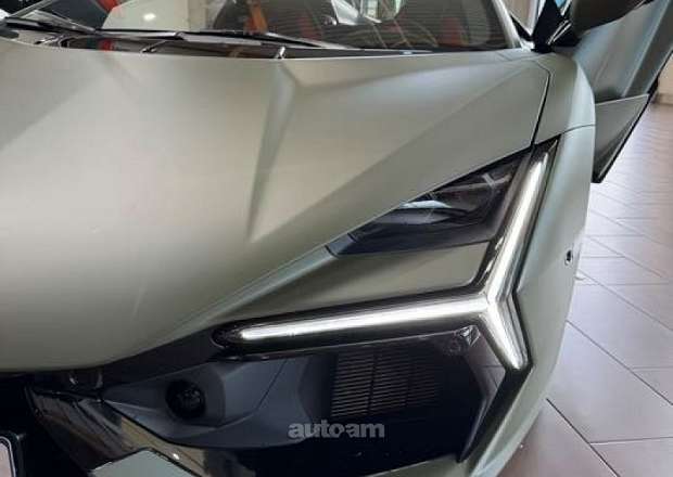 Lamborghini Revuelto