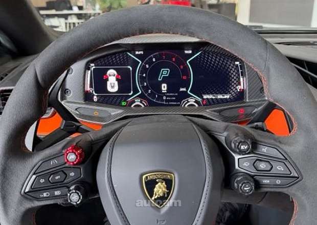Lamborghini Revuelto