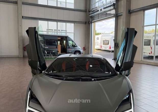 Lamborghini Revuelto
